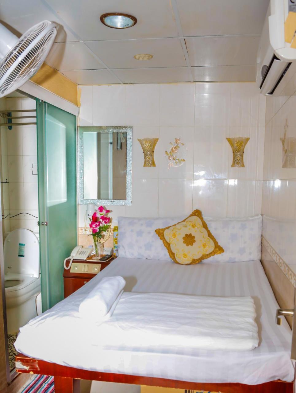 Everest Hostel 14/F Хонконг Екстериор снимка