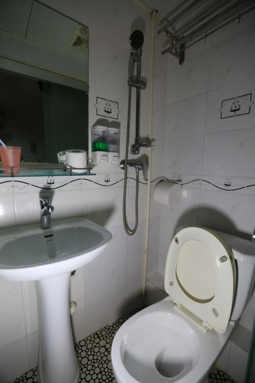 Everest Hostel 14/F Хонконг Екстериор снимка